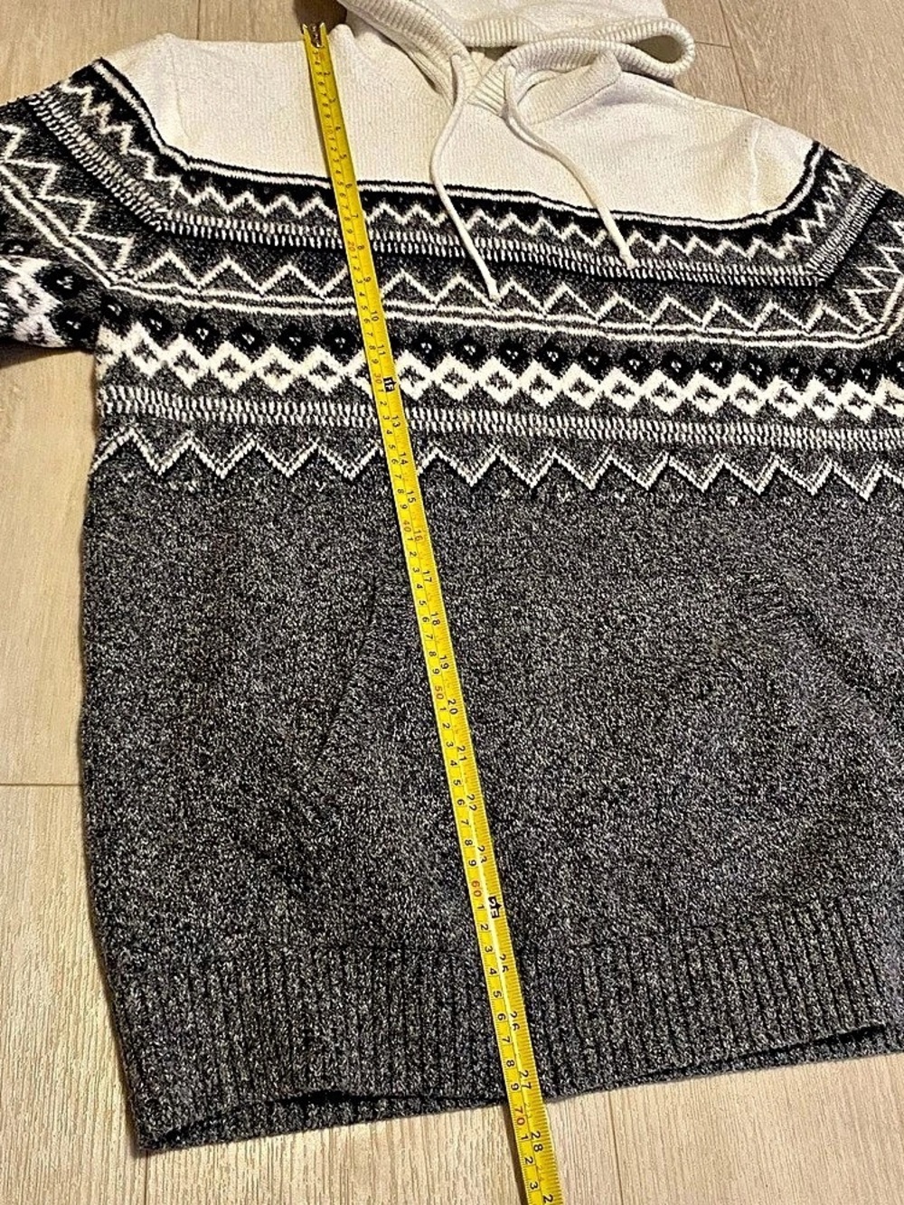 Old Navy Sweater Knit Geometric Aztec Hoodie in Black & White Size Large - Picture 8 of 10